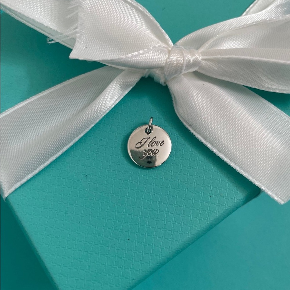 Tiffany & Co 'I Love You' charm‎